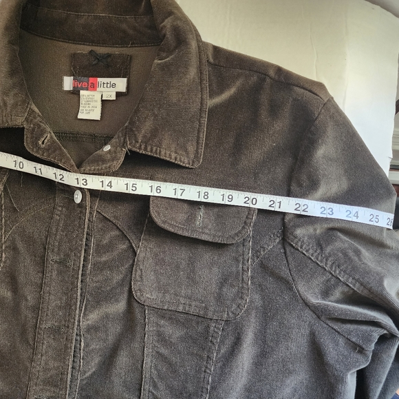 Live a little men's green forest short length sporty jacket. - Picture 4 of 8